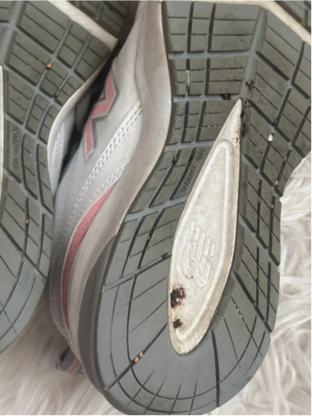 Well worn New Balance V5 Casual Comfort Cross Trainer Sneaker White US SIZE 7.5